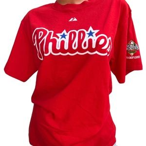 NWT Philadelphia Phillies Cole Hamels #35 Mens Red Graphic Logo Tee Sz M.